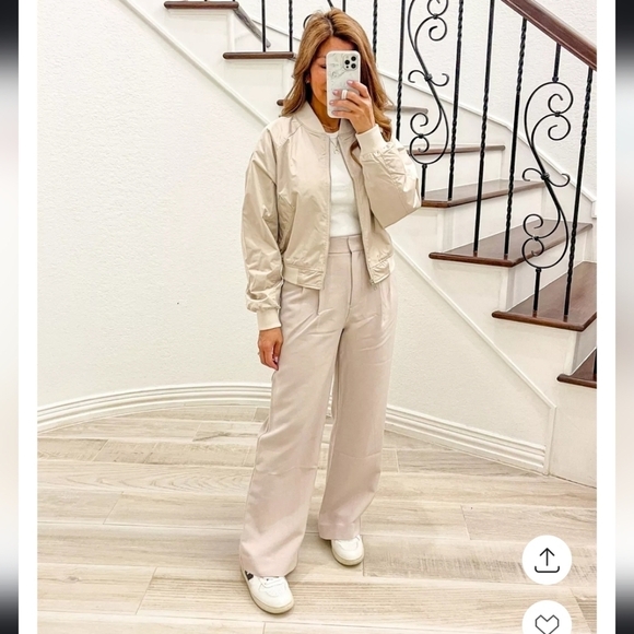 YPB Jacket Womens Medium Champagne Satin Bomber Crop Zip A&F Your Personal Best - Picture 1 of 15